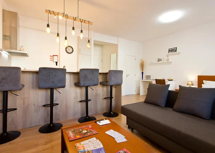 Casa Roberto - Studio Apartment, Lift, Ac, Car Parking - Extra